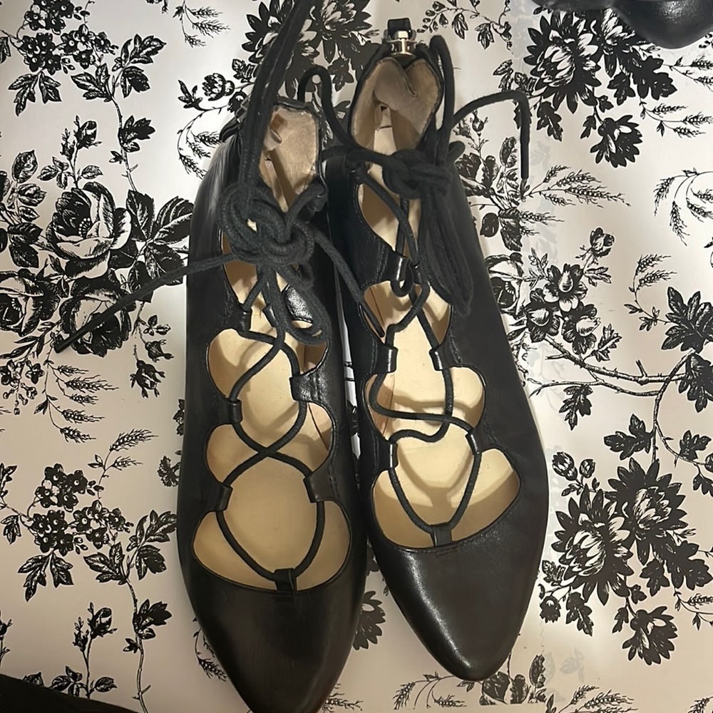 NINE WEST color black leather size 6